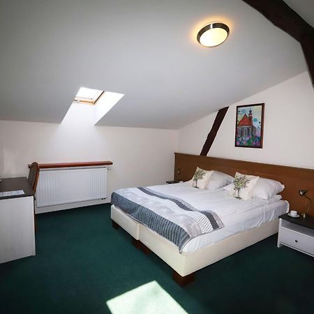 Hotel Sandro Silver & Spichlerz Antoniny Лешно Екстериор снимка