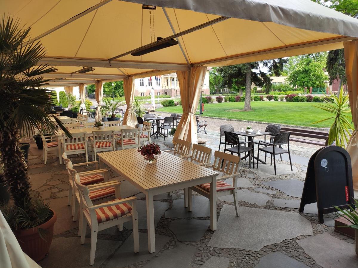 Hotel Sandro Silver & Spichlerz Antoniny Лешно Екстериор снимка