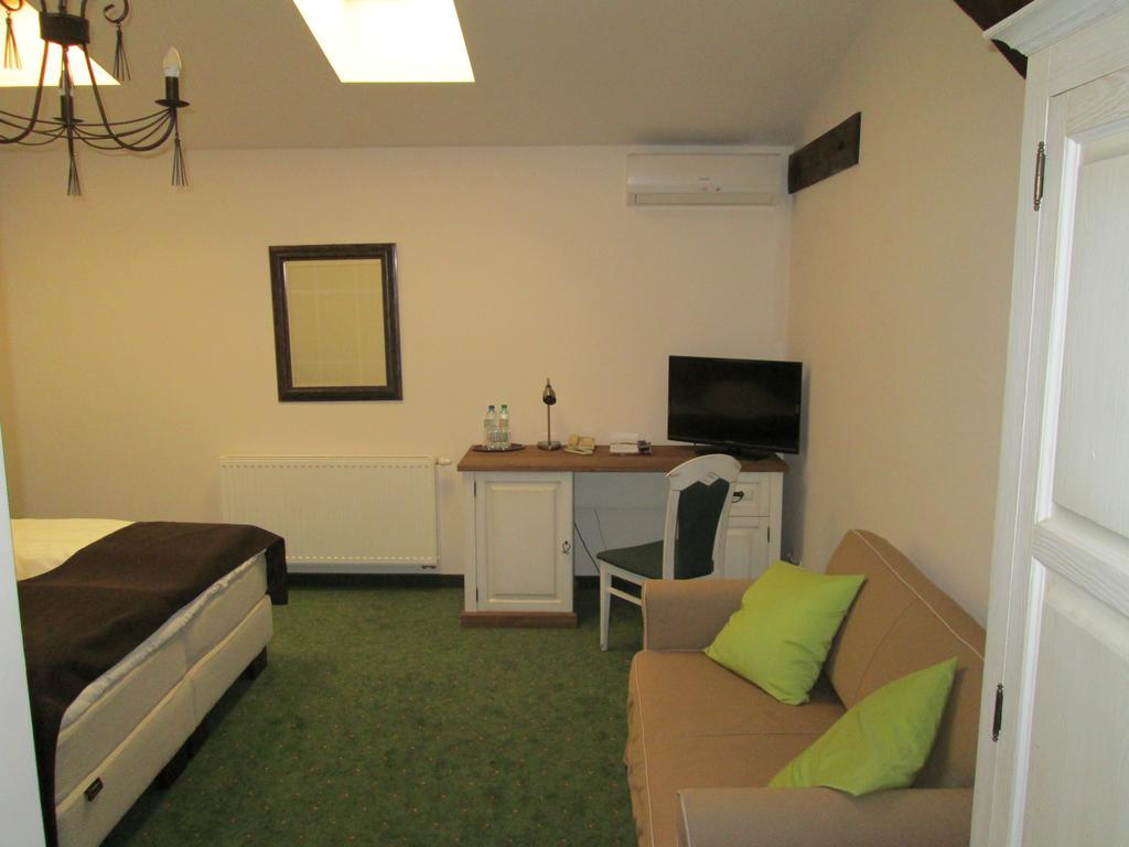 Hotel Sandro Silver & Spichlerz Antoniny Лешно Стая снимка