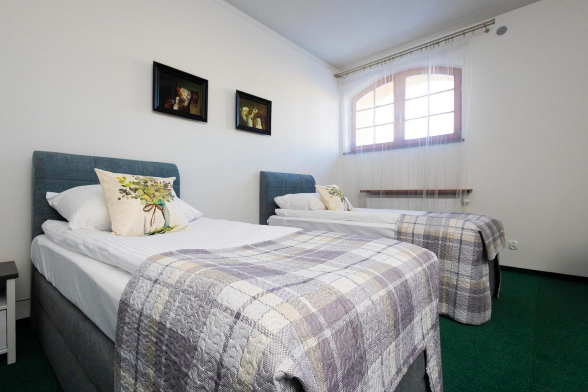Hotel Sandro Silver & Spichlerz Antoniny Лешно Екстериор снимка