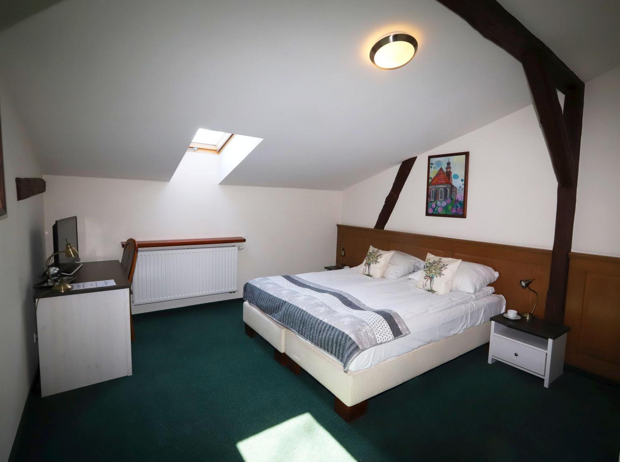 Hotel Sandro Silver & Spichlerz Antoniny Лешно Екстериор снимка