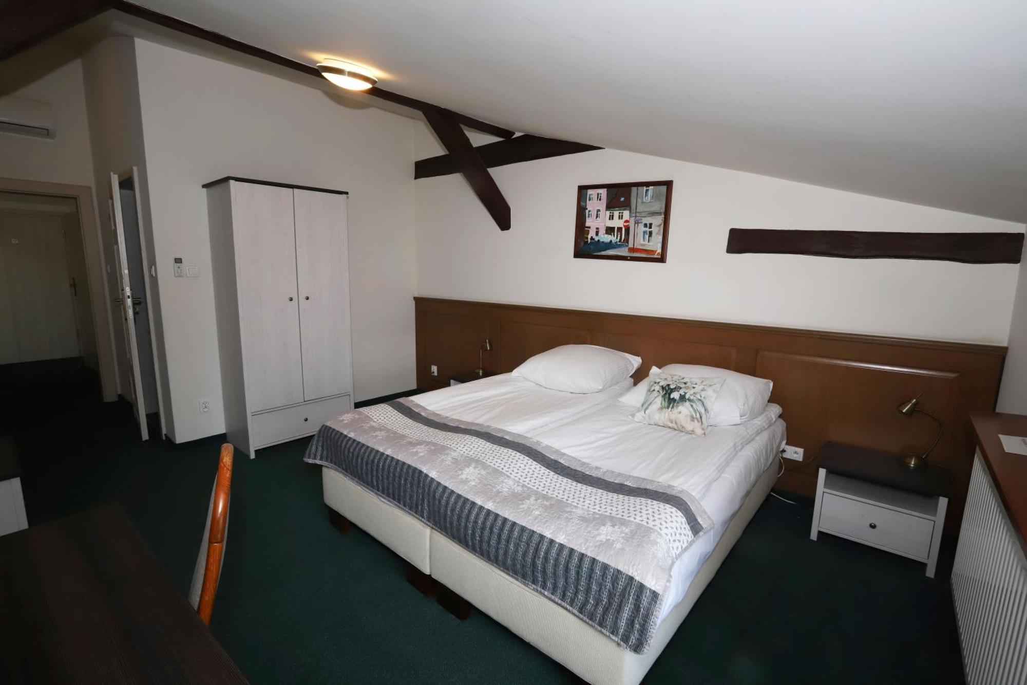 Hotel Sandro Silver & Spichlerz Antoniny Лешно Екстериор снимка