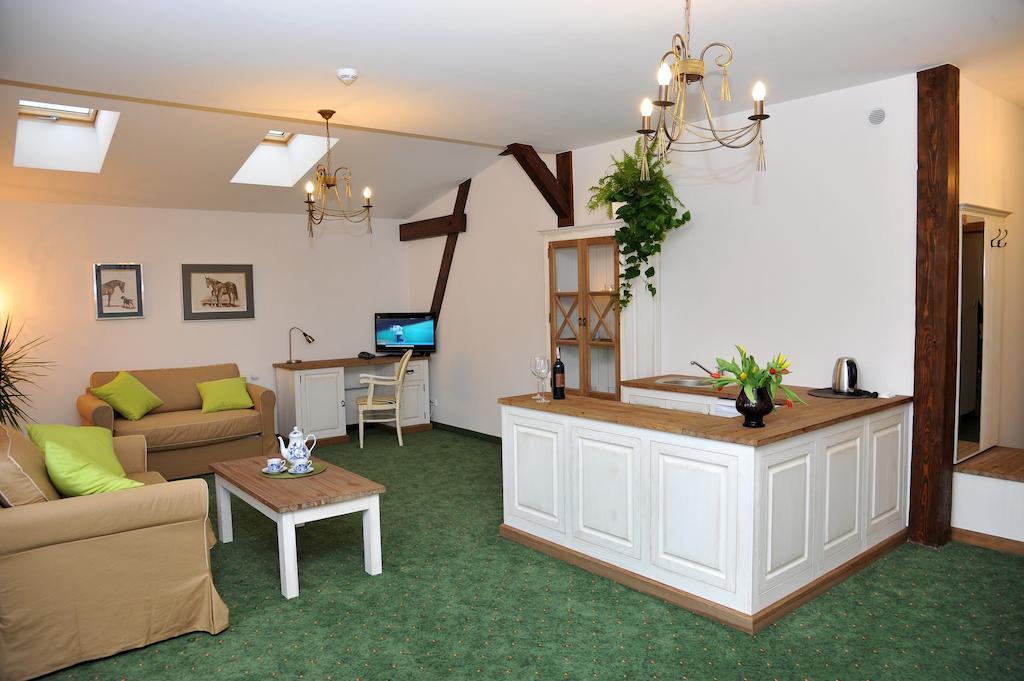 Hotel Sandro Silver & Spichlerz Antoniny Лешно Стая снимка