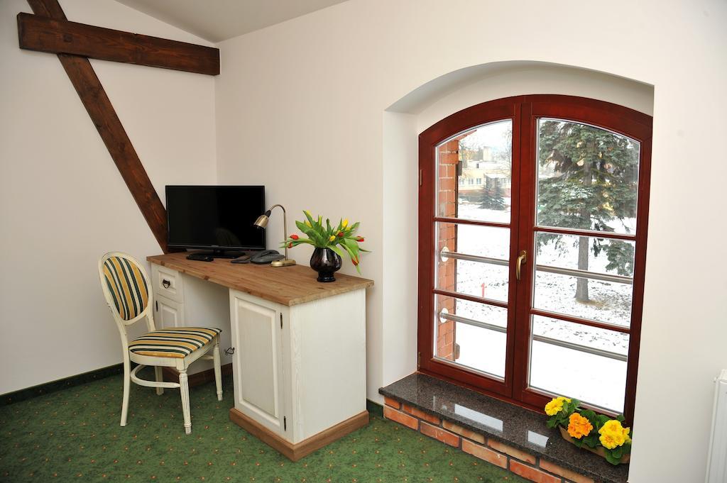Hotel Sandro Silver & Spichlerz Antoniny Лешно Стая снимка