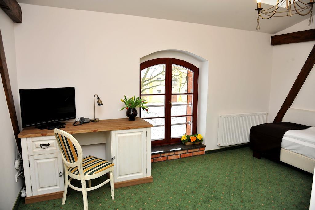 Hotel Sandro Silver & Spichlerz Antoniny Лешно Стая снимка