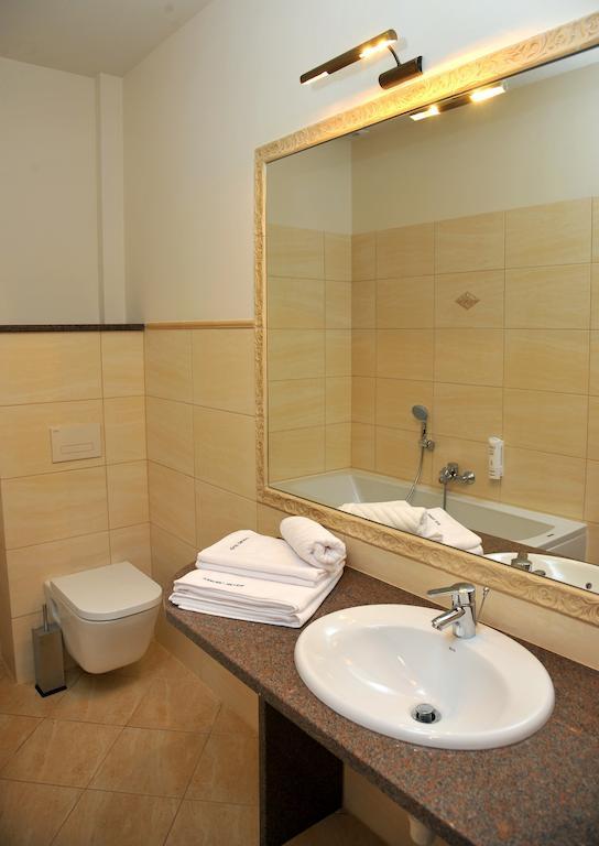Hotel Sandro Silver & Spichlerz Antoniny Лешно Екстериор снимка