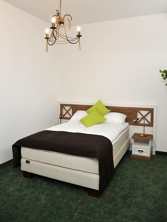 Hotel Sandro Silver & Spichlerz Antoniny Лешно Стая снимка
