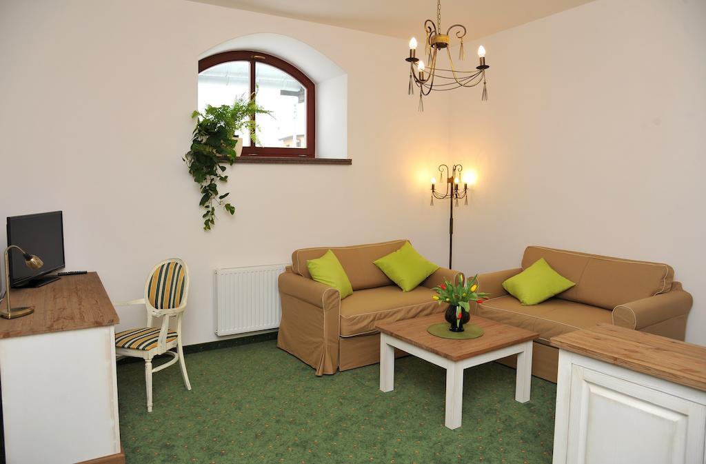 Hotel Sandro Silver & Spichlerz Antoniny Лешно Екстериор снимка