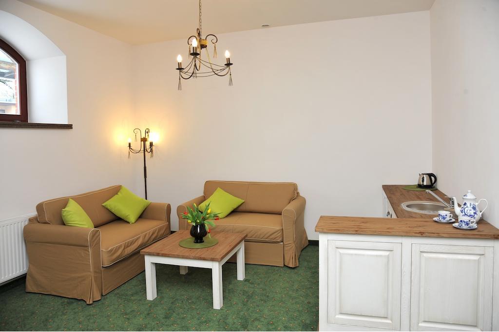 Hotel Sandro Silver & Spichlerz Antoniny Лешно Стая снимка