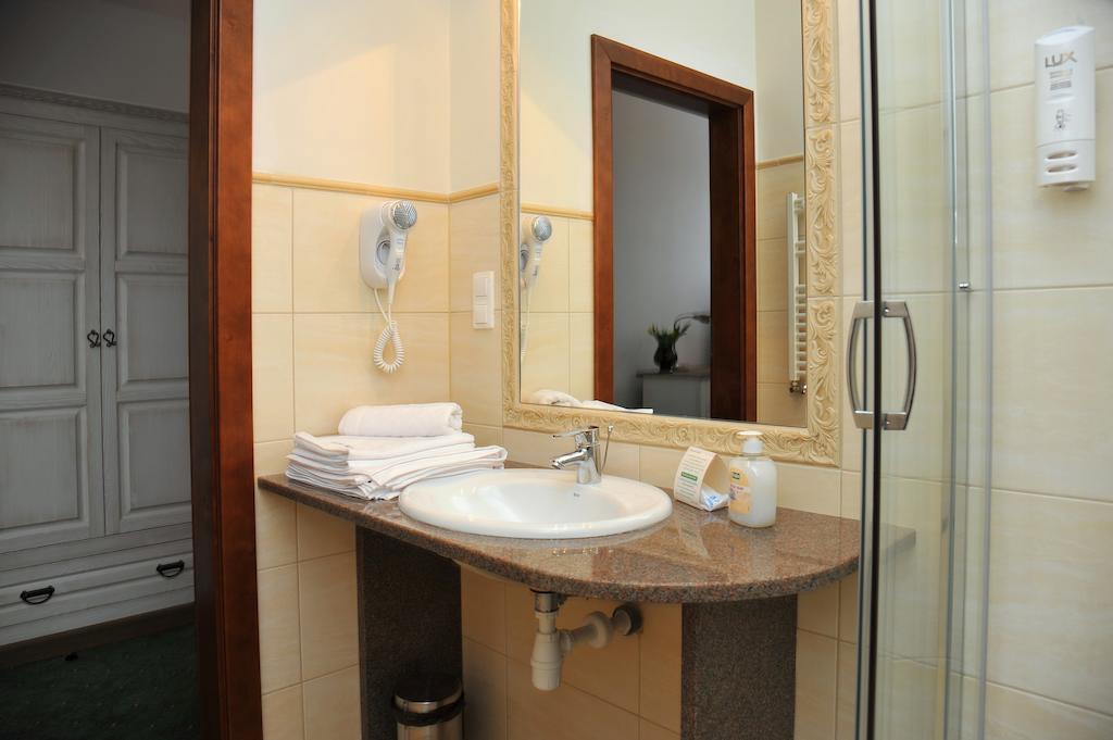 Hotel Sandro Silver & Spichlerz Antoniny Лешно Стая снимка