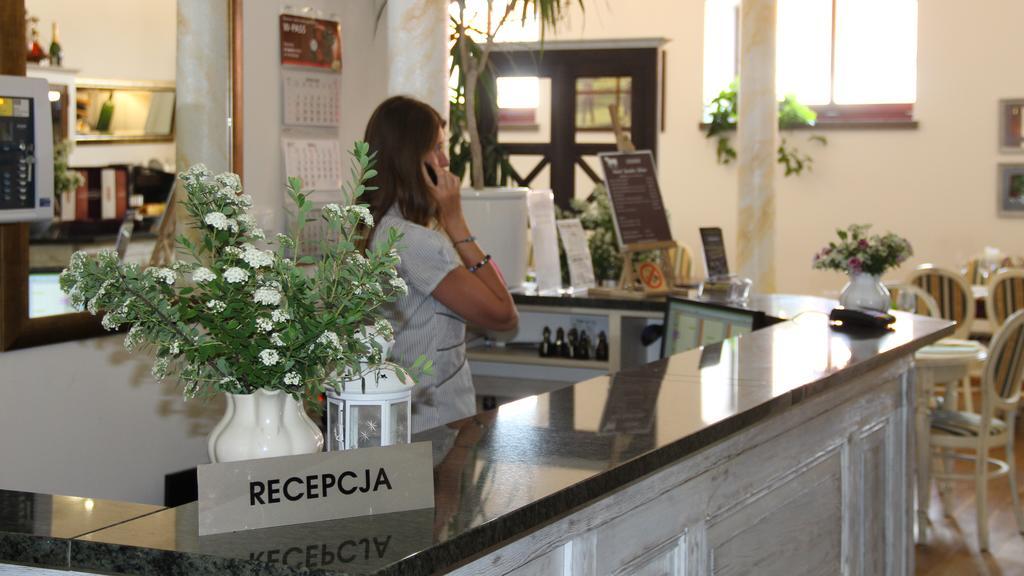 Hotel Sandro Silver & Spichlerz Antoniny Лешно Екстериор снимка